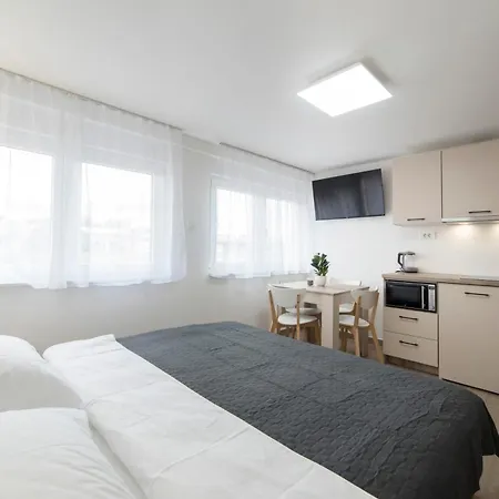 Apartment Pamer, 4th Floor, No Elevator