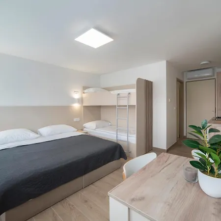 Pamer, 4th Floor, No Elevator Zagreb
