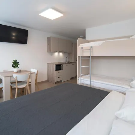 Apartment Pamer, 4th Floor, No Elevator