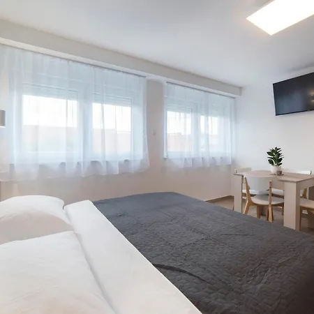 Appartement Pamer, 4th Floor, No Elevator *