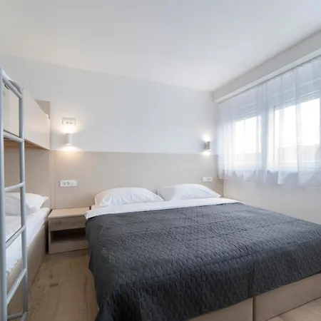 Pamer, 4th Floor, No Elevator * Zagreb